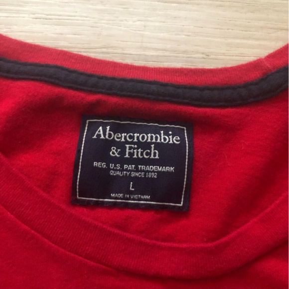 Abercrombie & Fitch Red Short Sleeve Tee - Picture 3 of 7